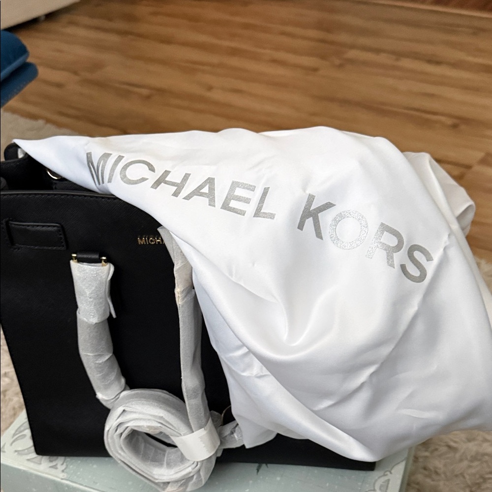 Michael Kors Black Satchel with Gold Accents LARGE - Picture 5 of 5